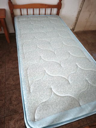 Juego 2 Camas Pino y Mesita