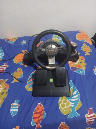 Volante Subsonic con pedales y palanca