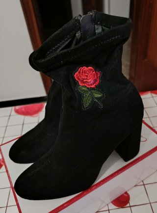 Stivaletto nero con rosa n° 37