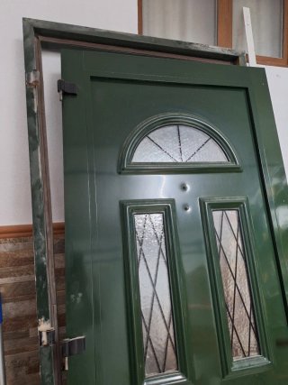 Puerta seguridad exterior con cerradura