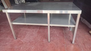 Mesa de acero inoxidable