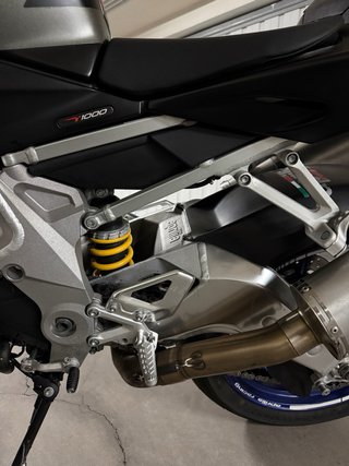 Aprilia Tuono RSV 1000 R