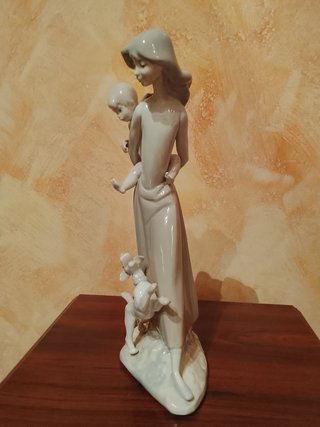 Lladro TANG Madre, Hijo y Perro. Ref 33.