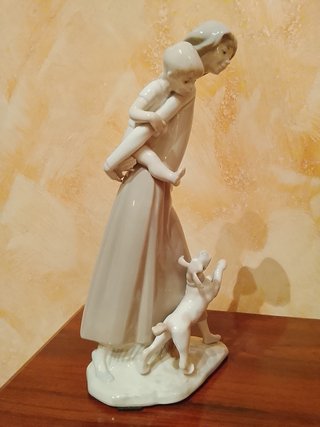 Lladro TANG Madre, Hijo y Perro. Ref 33.