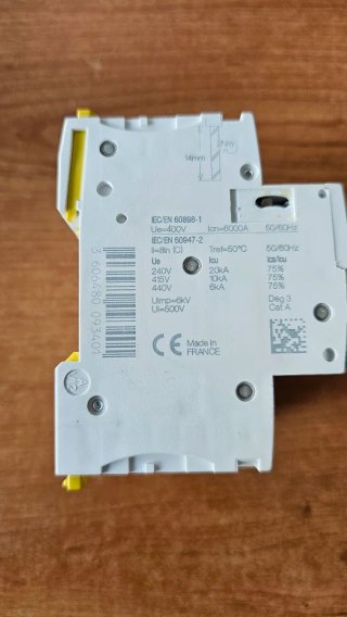Interruttore automatico Schneider 4P 10A IC60N