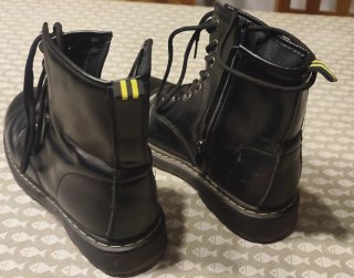 Botas negras estilo Dr. Martens