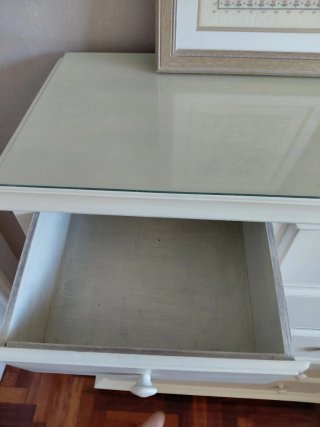Cómoda cajonera blanca de madera