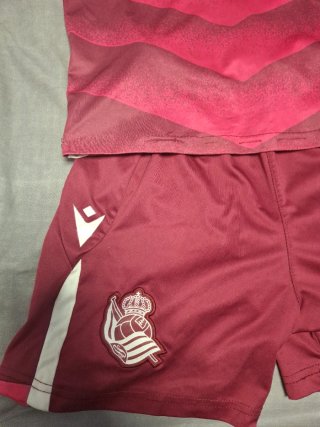 Equipacion Real sociedad replica niño 6 -7 años.