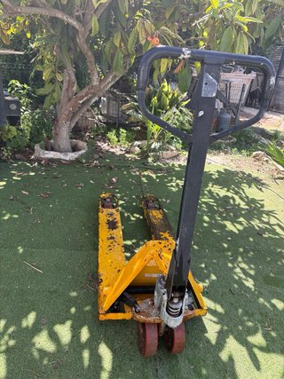 Traspaleta manual 2.500 kg -Funciona perfectamente
