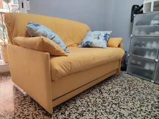 Sofá Cama Amarillo anaranjado muy bonito