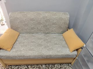 Sofá Cama Amarillo anaranjado muy bonito