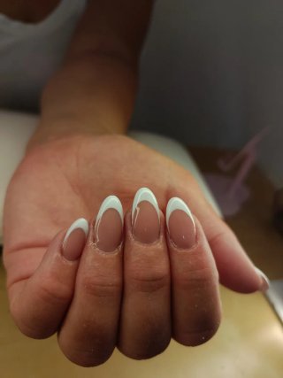 MANICURISTA / PEDICURISTA PROFESIONAL