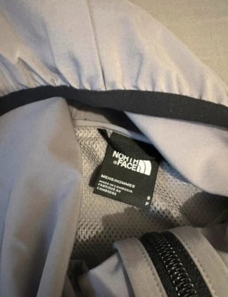 Chaqueta The North Face Gris
