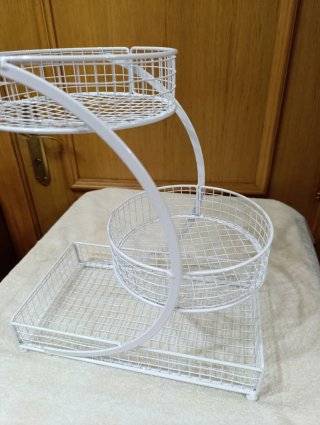 Estante blanco multi-nivel de metal