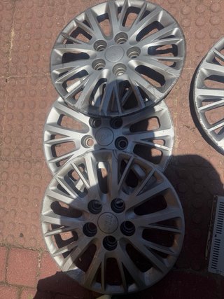 Llantas Kia Ceed y Radio Original