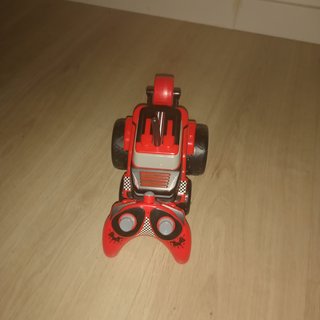 Coche teledirigido RC rojo