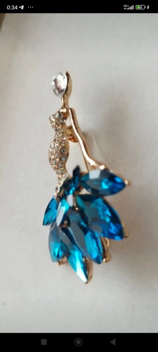 Spilla ballerina acciaio dorato con strass blu