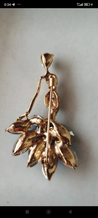 Spilla ballerina acciaio dorato con strass blu