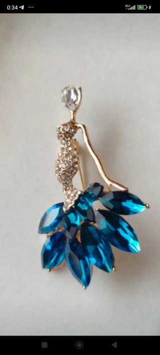 Spilla ballerina acciaio dorato con strass blu
