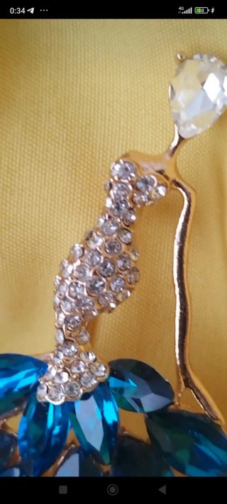 Spilla ballerina acciaio dorato con strass blu