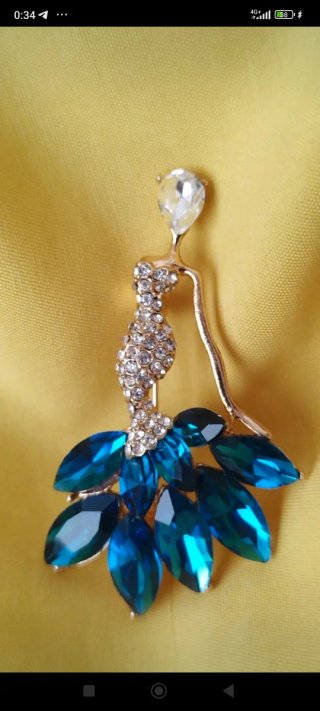 Spilla ballerina acciaio dorato con strass blu