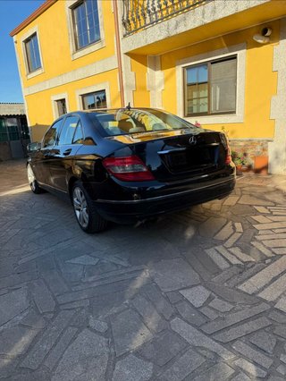 Mercedes-Benz C200 2011