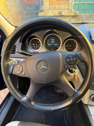Mercedes-Benz C200 2011