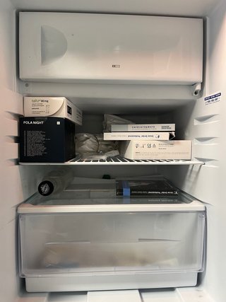 Nevera pequeña Indesit con congelador