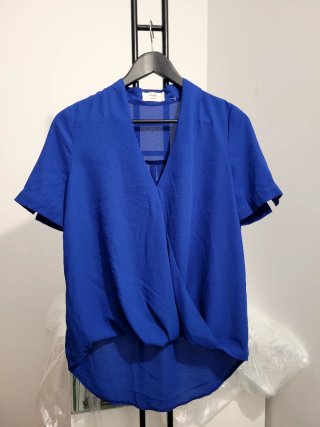 Blusa azul cruzada Hush