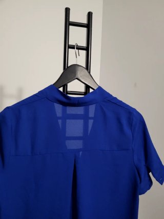 Blusa azul cruzada Hush