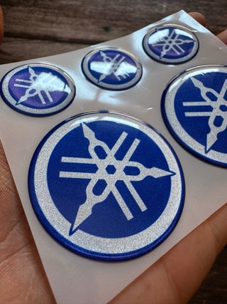 5 EMBLEMAS GEL YAMAHA TMAX NMAX MT07 09 R1 R6 LOGO