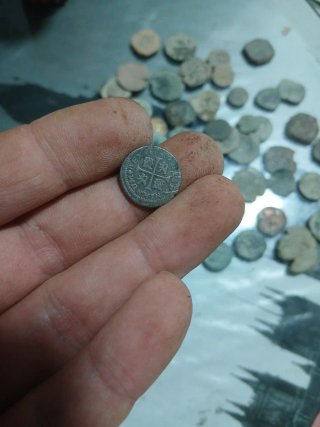 Lote de 50 monedas antiguas españolas sin limpiar