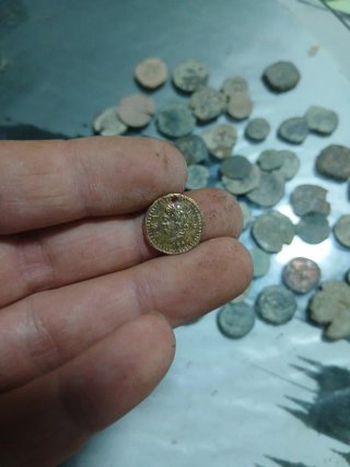Lote de 50 monedas antiguas españolas sin limpiar
