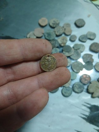 Lote de 50 monedas antiguas españolas sin limpiar