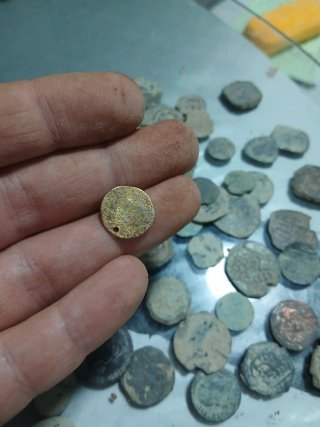 Lote de 50 monedas antiguas españolas sin limpiar