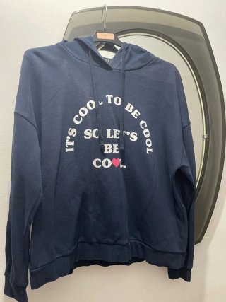 Jersey azul con mensaje