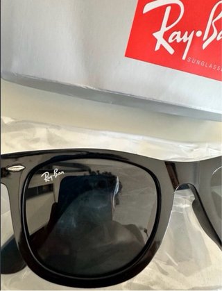 Gafas de sol negras nuevas