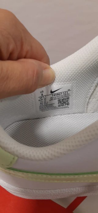 Nike Court Royale Verde y Blanco