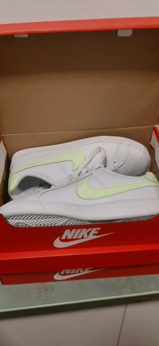 Nike Court Royale Verde y Blanco