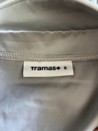 Pijama de seda gris