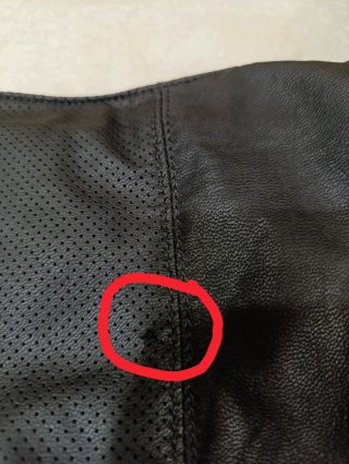 Bolso Negro Estilo Hobo Piel Perforada