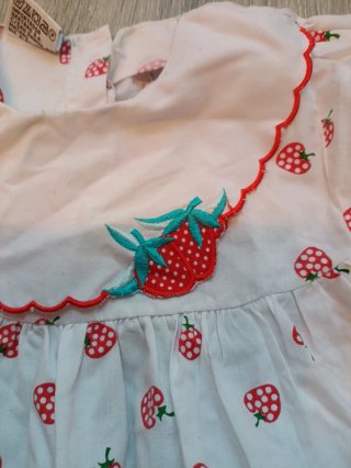 Conjunto vestido y pololo fresas 23 meses