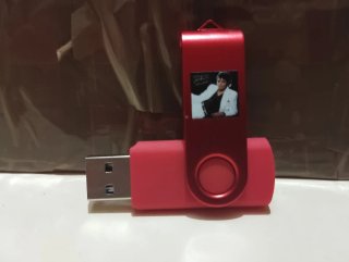 Lote Michael Jackson: Pendrive, Llavero, Bolígrafo