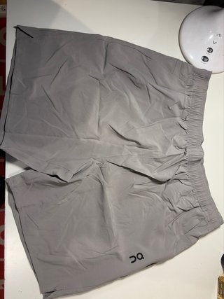 Pantalón corto On gris talla 2XL