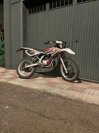 Beta 49cc Enduro Roja y Blanca