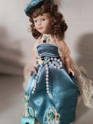 Muñeca de porcelana vintage