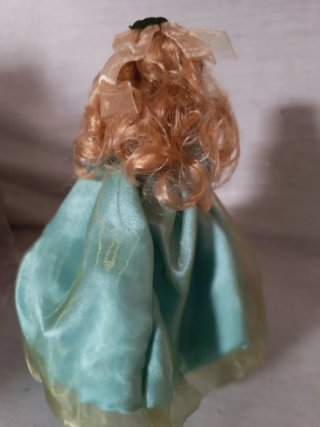 Muñeca de porcelana vintage