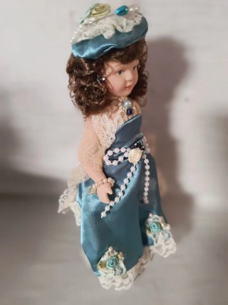 Muñeca de porcelana vintage