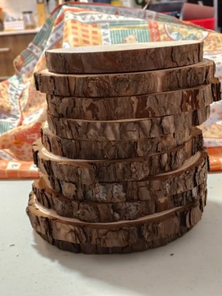 Rodajas de madera natural para manualidades