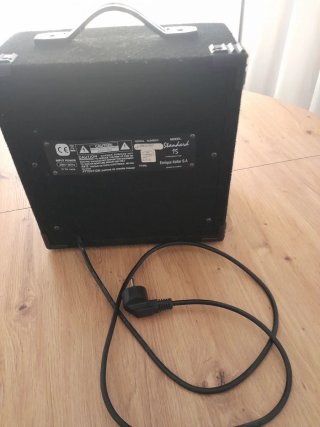 Amplificador Academy Standard 15 + Micrófono